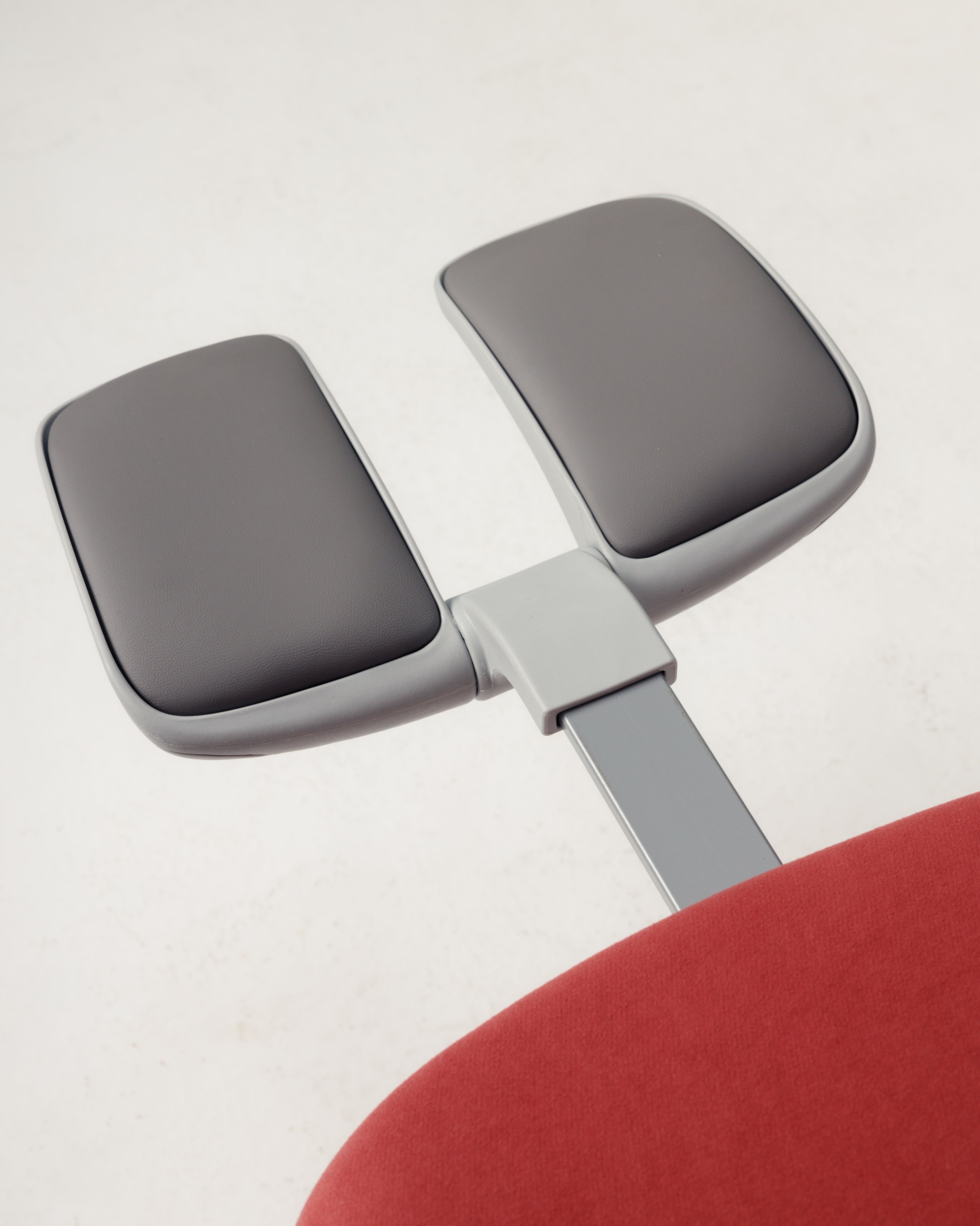 Red Aura Ergonomic Chair Wasilaah