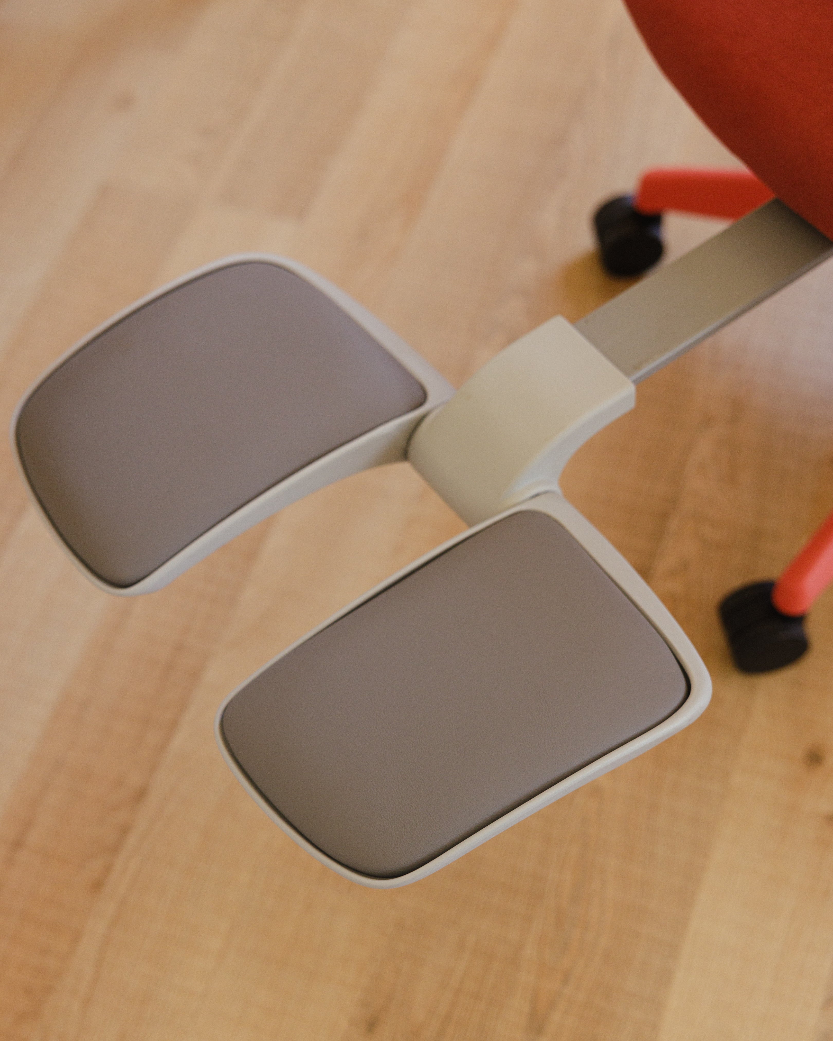 Red Aura Ergonomic Chair Wasilaah