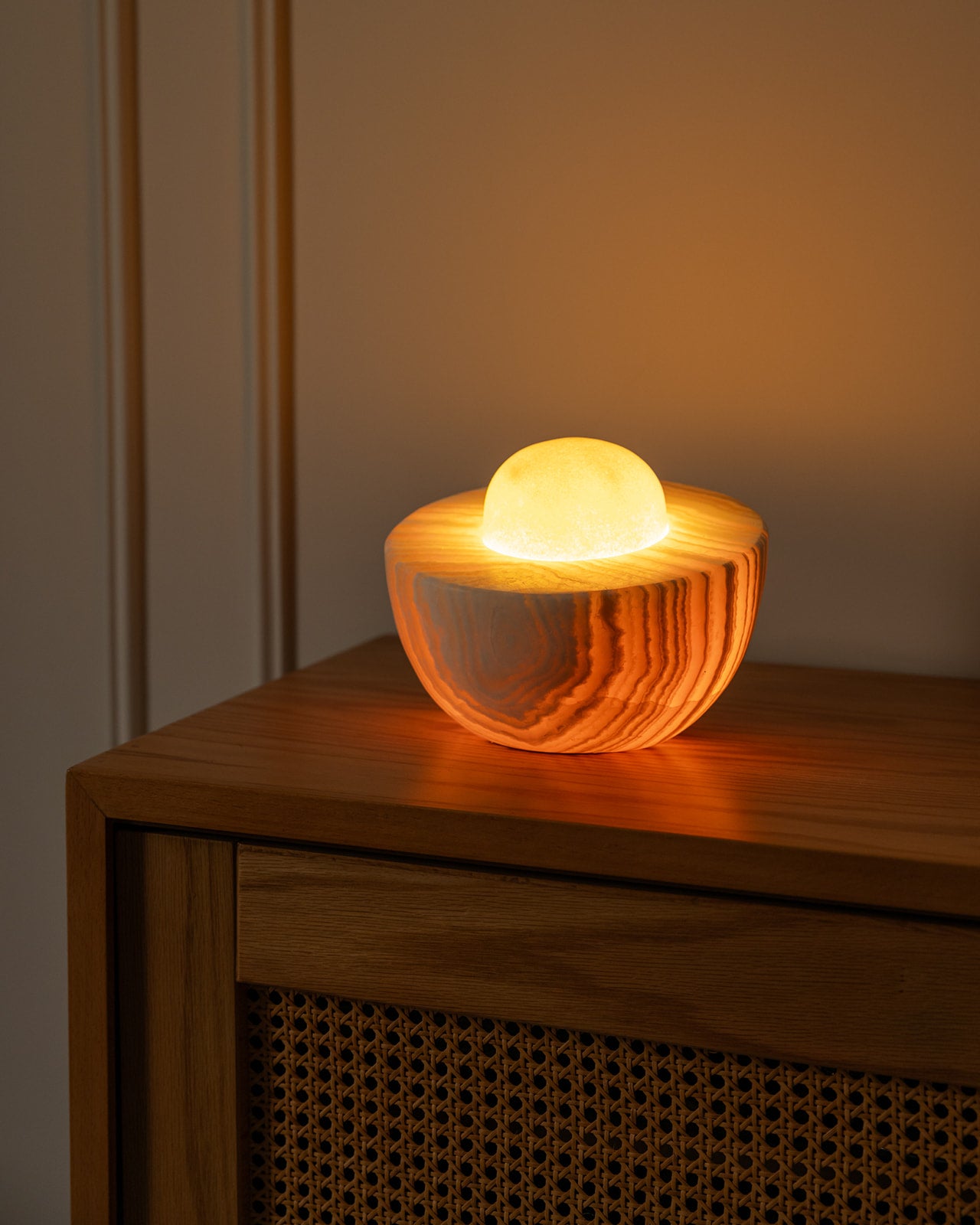 MOONLIGHT ONYX TABLE LAMP
