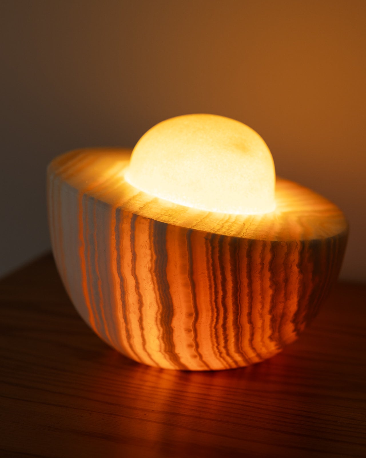 MOONLIGHT ONYX TABLE LAMP