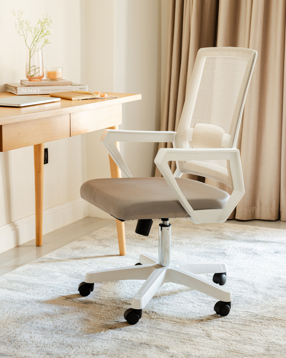 WHITE MESH CHAIR