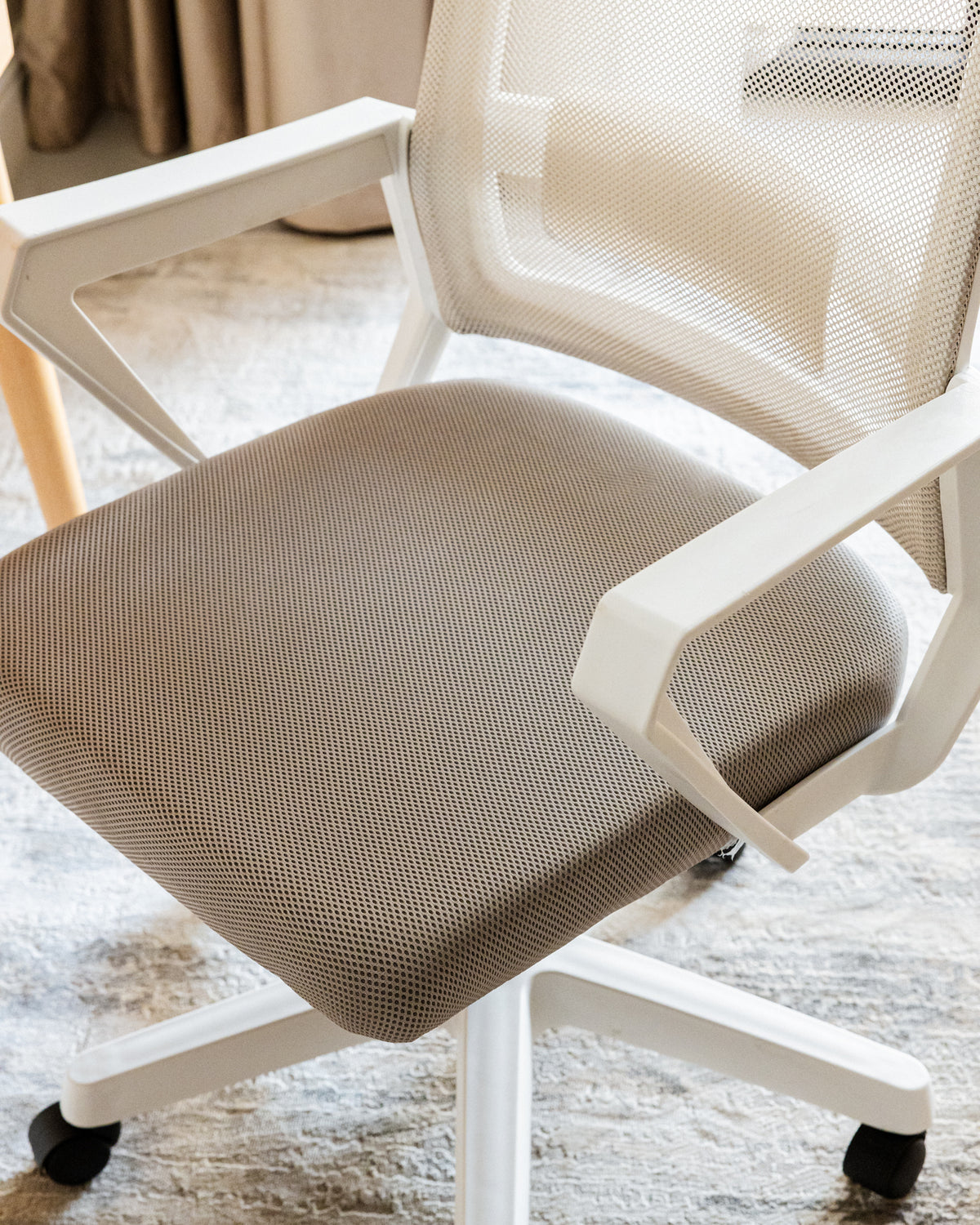 WHITE MESH CHAIR