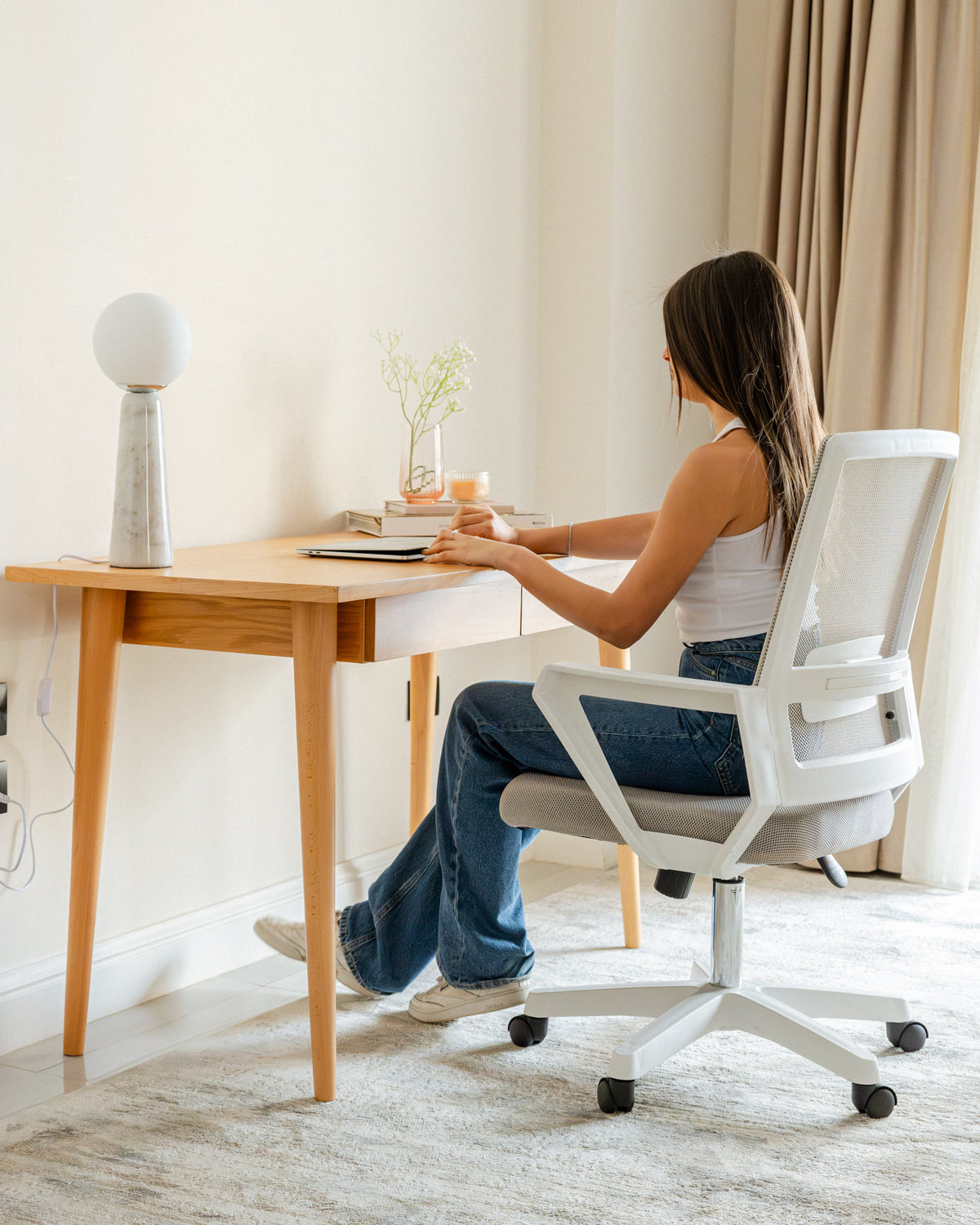 WHITE MESH CHAIR